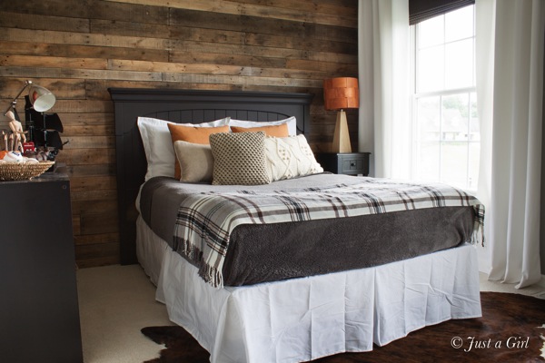 rustic pallet wall